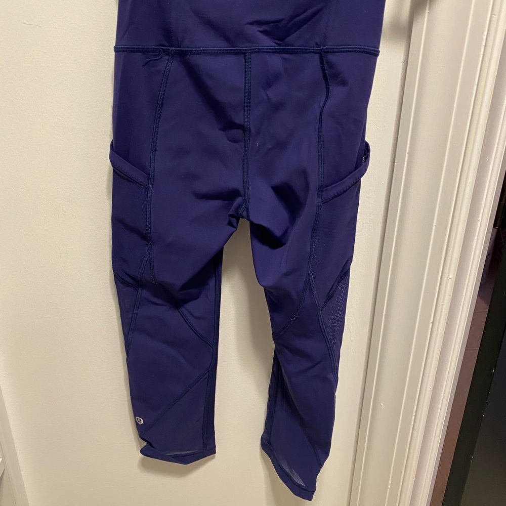 Cropped navy blue lulu lemon leggings - Picture 2 of 2